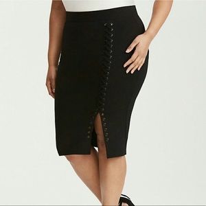 Torrid Sz 1x lace up side pencil skirt